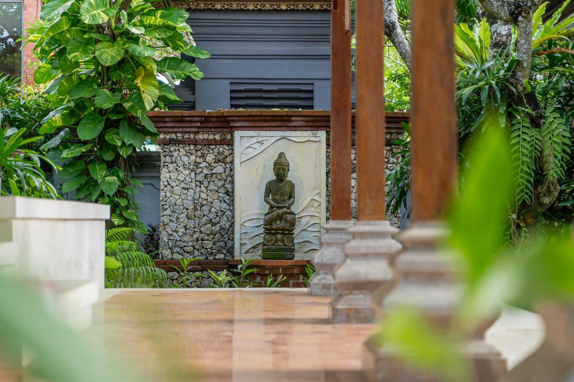 Puri Kedaton Batujimbar Villa